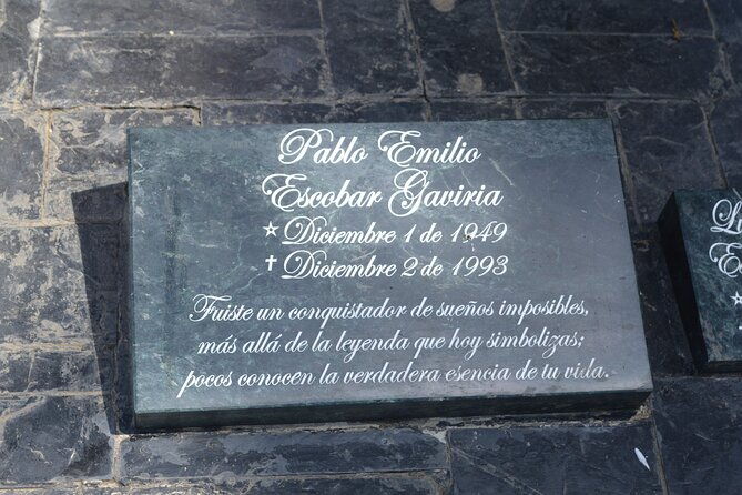 pablo-vip-private-tour-with-roberto-escobar-museum-and-comuna-13