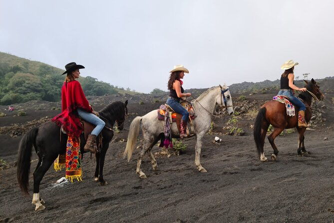 pacaya-volcano-luxury-horseback-riding-tour
