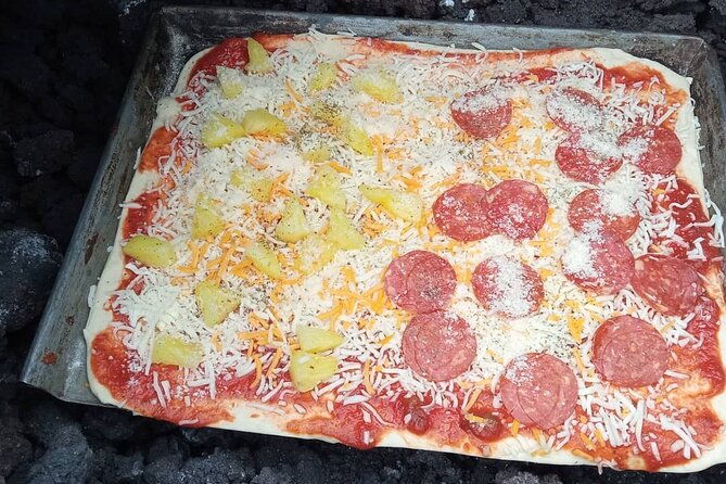 pacaya-volcano-vistas-enjoy-pizza-cooked-under-volcanic-heat