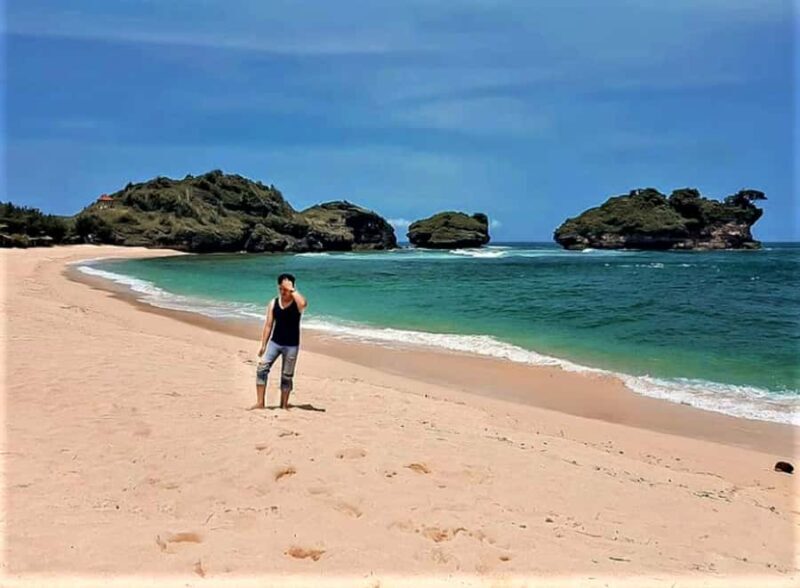 Pacitan: Pantai Watu Karung Beach Day Trip - Key Points