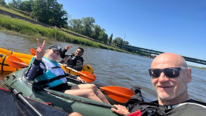 packrafting-kayaking-guided-tour-vistula-river-warsaw-poland