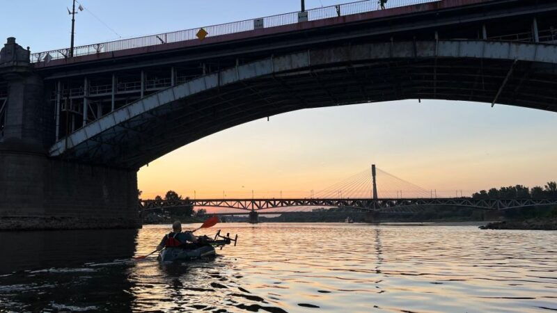 packrafting-kayaking-guided-tour-vistula-river-warsaw-poland