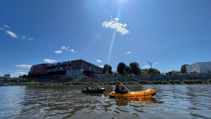 packrafting-kayaking-guided-tour-vistula-river-warsaw-poland