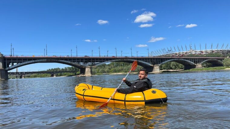 packrafting-kayaking-guided-tour-vistula-river-warsaw-poland