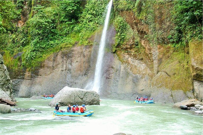 pacuare-river-whitewater-rafting-from-san-jose