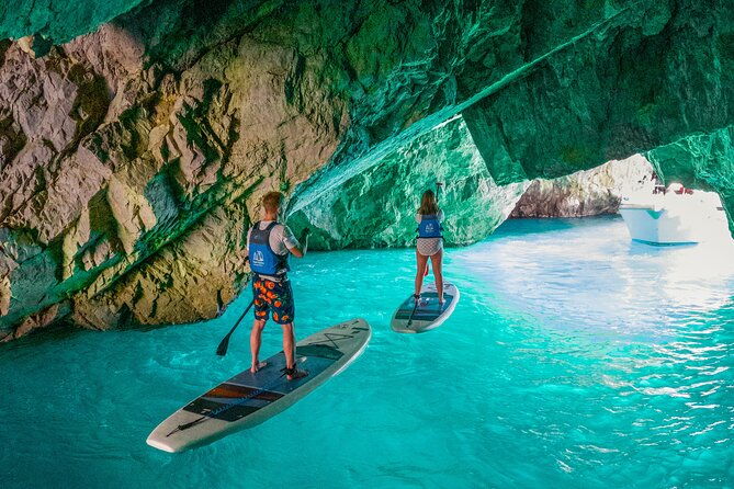 paddleboard-in-capri-between-caves-and-beaches