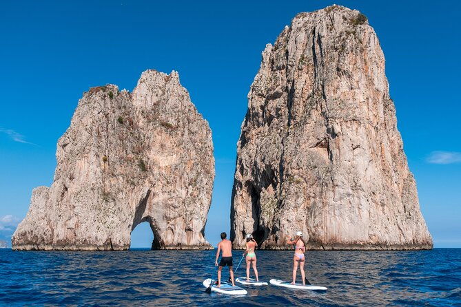 paddleboard-in-capri-between-caves-and-beaches