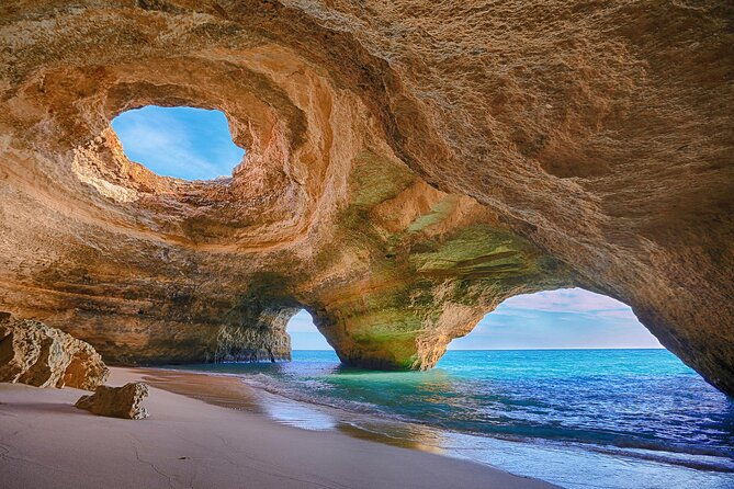 paddleboarding-adventure-at-benagil-caves