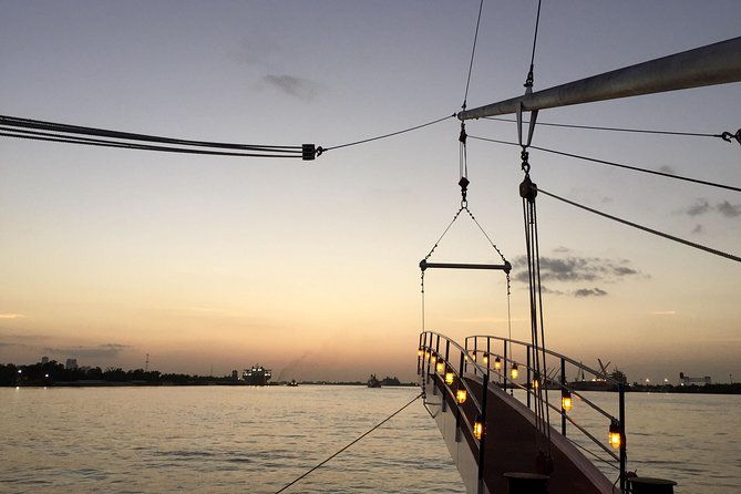 paddlewheeler-creole-queen-jazz-dinner-cruise-in-new-orleans