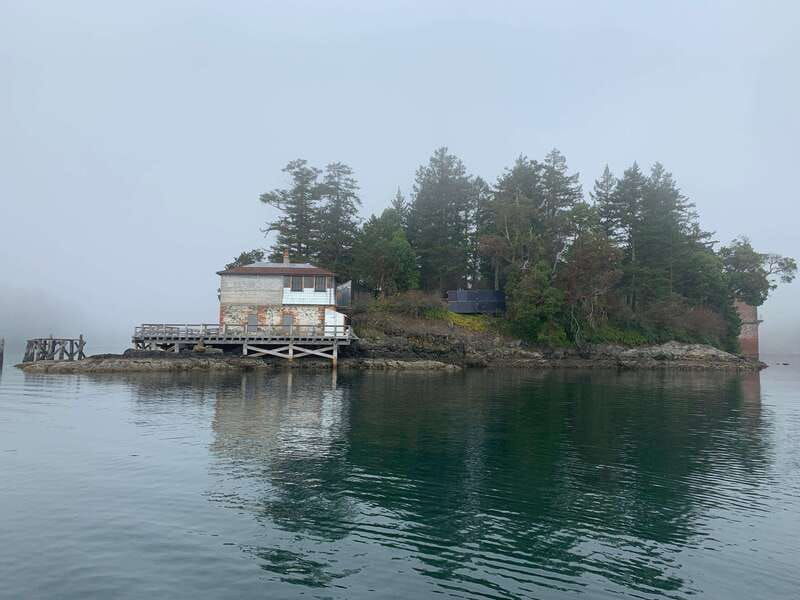 paddling-tour-to-the-historical-cole-island-victoria-bc