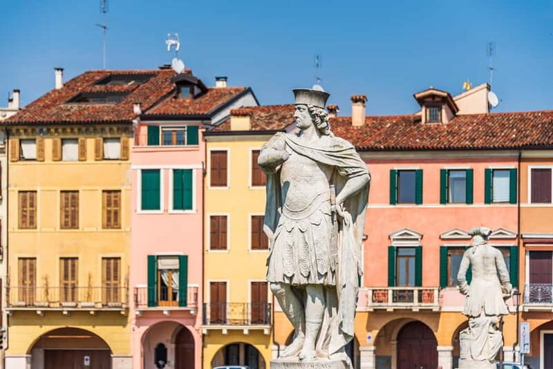 Padua: Express Walk with a Local in 60 minutes - Walking Through Padua’s Landmarks