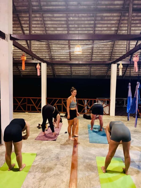 Pai: Sunset Trapeze Yoga Class with Smoothie - Who Should Consider This Experience?