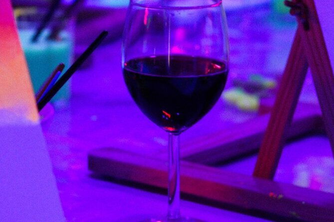paint-a-neon-fluorescent-picture-while-drinking-unlimited-wine-2