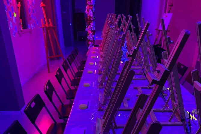 paint-a-neon-fluorescent-picture-while-drinking-unlimited-wine-2