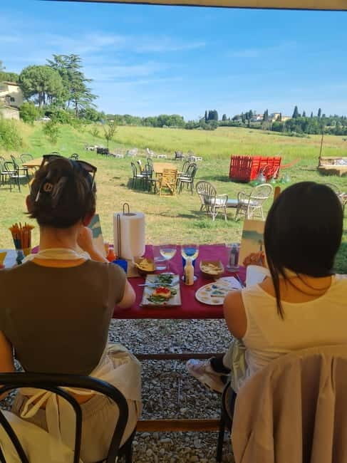 Paint and Drink Florentine Hills - The Setting: Scenic, Relaxed, and Convenient
