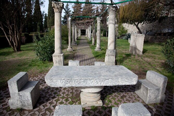 paint-away-ancient-salona-tour-with-wine-dine-and-delight-2