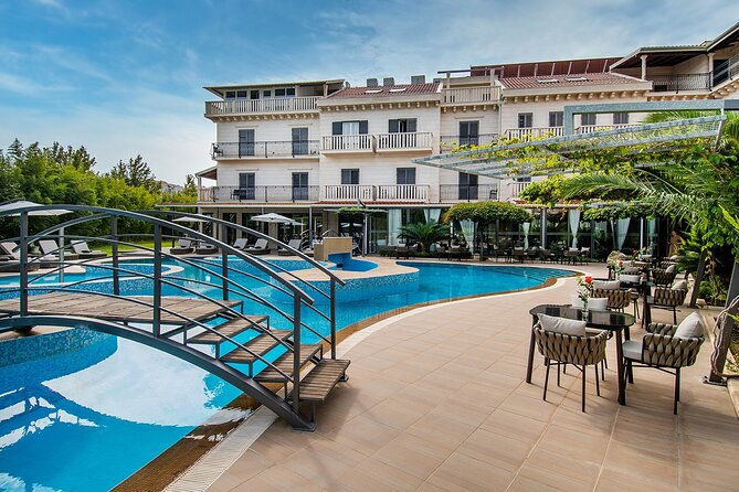 paint-away-ancient-salona-tour-with-wine-dine-and-delight