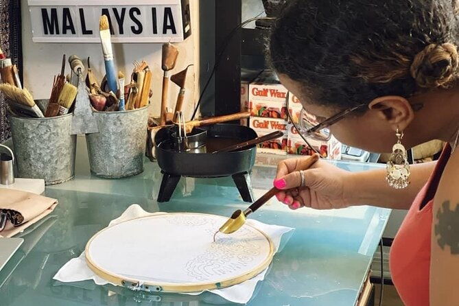 painting-activity-and-create-batik-art-with-a-malaysian-artist