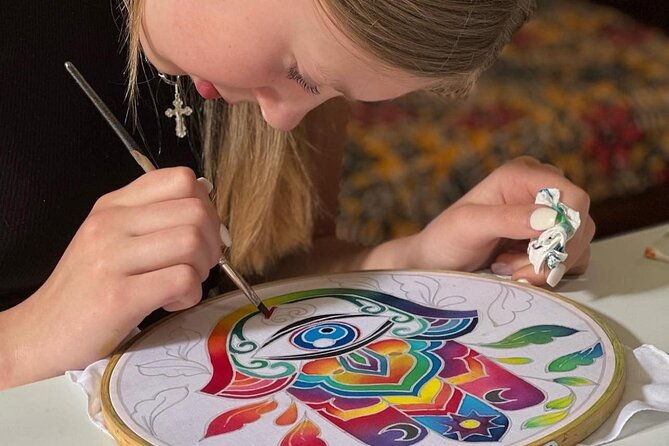 painting-activity-and-create-batik-art-with-a-malaysian-artist