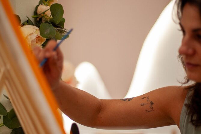 painting-experience-in-an-art-cafe-in-paris