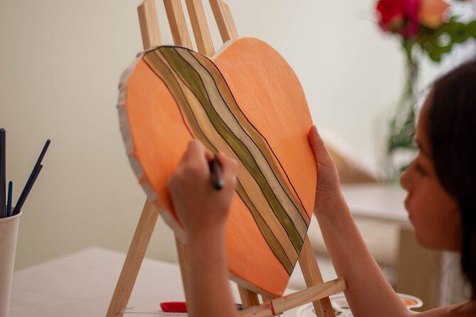 painting-experience-in-an-art-cafe-in-paris