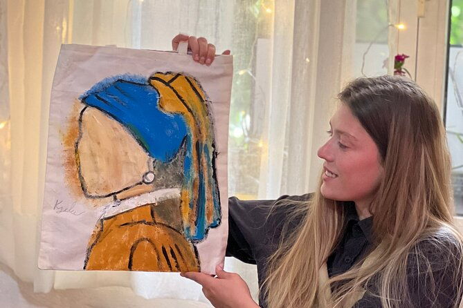 painting-on-tote-bags-workshop-with-welcome-drink