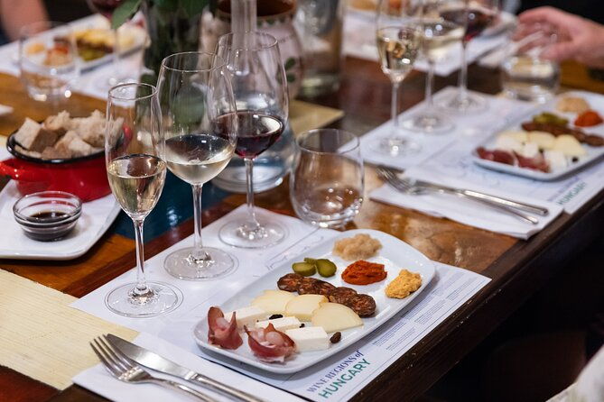 palace-district-evening-culinary-wine-and-history-walk