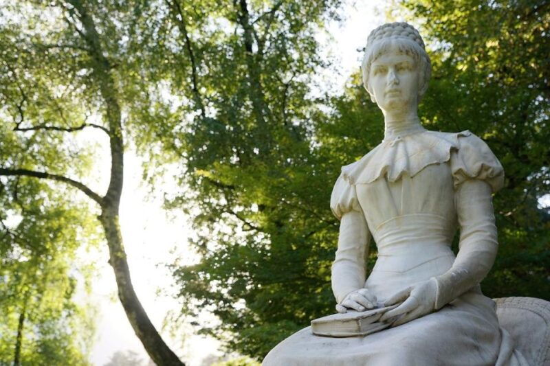 palace-of-queen-elisabeth-tour