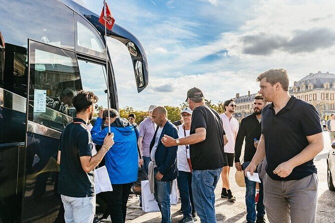 palace-of-versailles-and-gardens-by-bus-from-paris