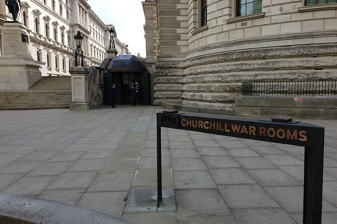 Palaces, Parliament & Power: A Walking Tour of London's Royal City - FAQs