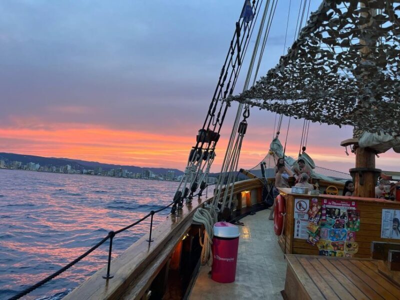 Palamós: Sunset Boat Tour with Glass of Cava - FAQ