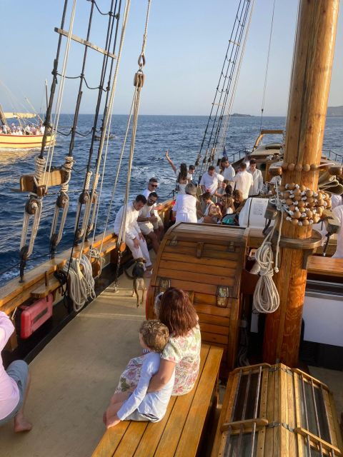 palamos-sunset-boat-tour-with-glass-of-cava