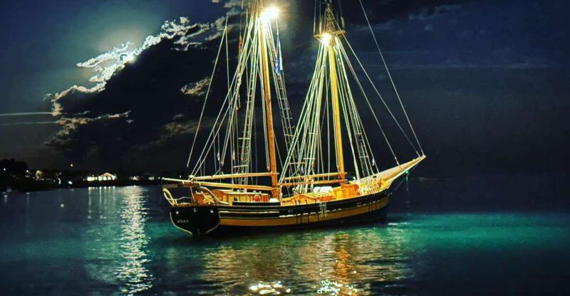 palamos-sunset-boat-tour-with-glass-of-cava