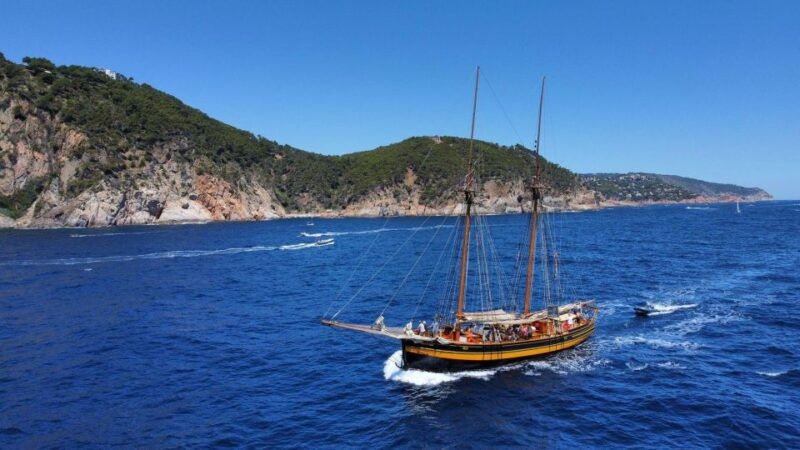 palamos-sunset-boat-tour-with-glass-of-cava