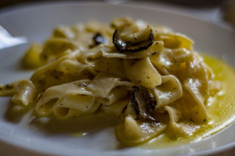 palazzolo-acreide-truffle-hunting-with-lunch-and-wine