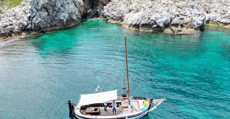 palermo-boat-tour-among-caves-and-breathtaking-landscapes