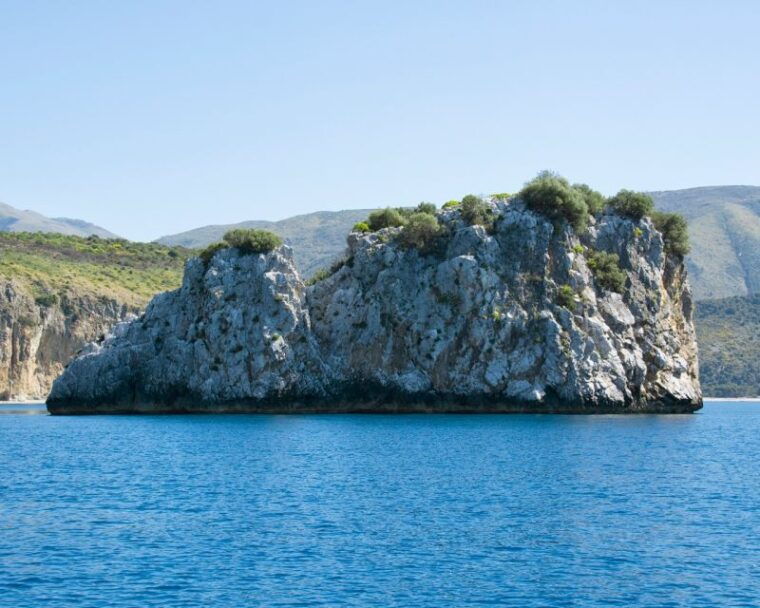 palinuro-boat-trip-along-the-coast-blue-grotto-visit