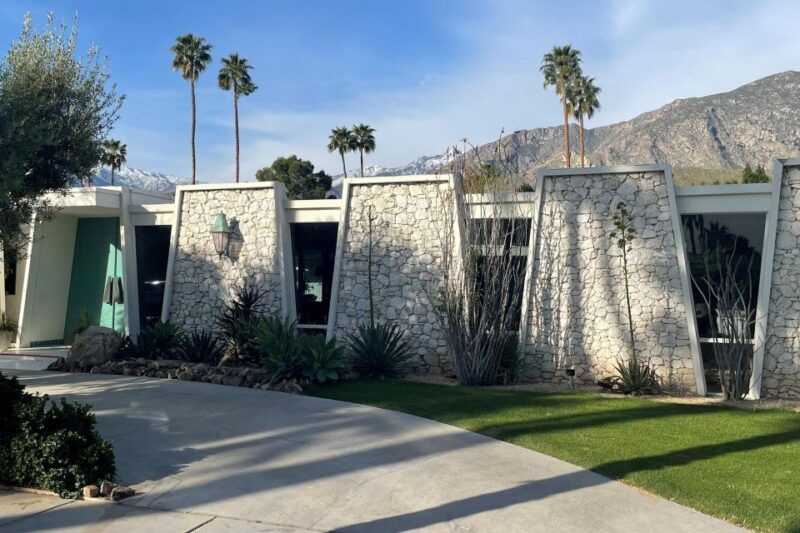palm-springs-private-walking-tour-twin-palms-neighborhood