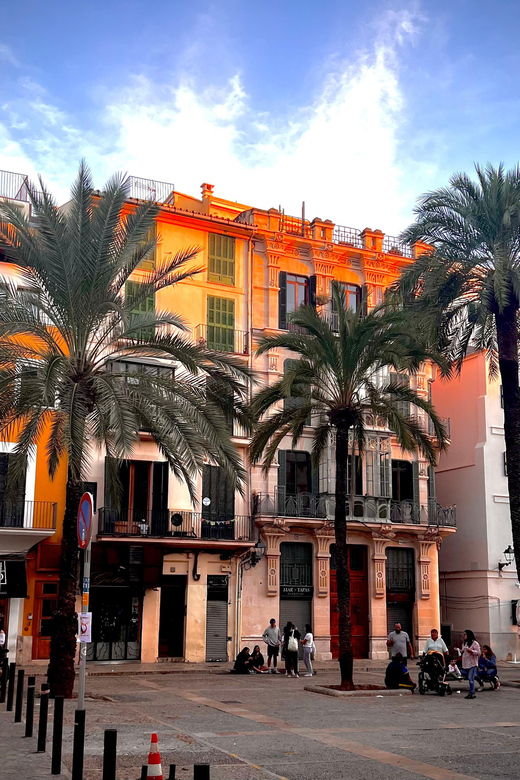 palma-authentically-city-tour-with-snacks-and-wine