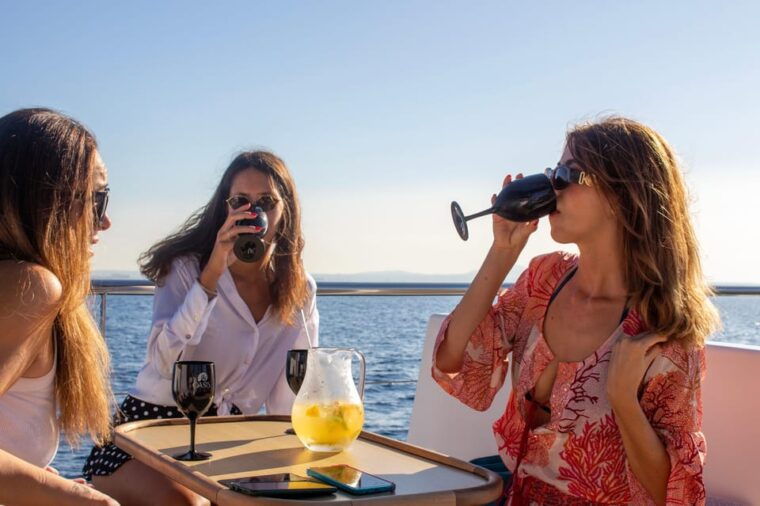 palma-cueva-verde-and-cala-vella-catamaran-cruise-with-bbq