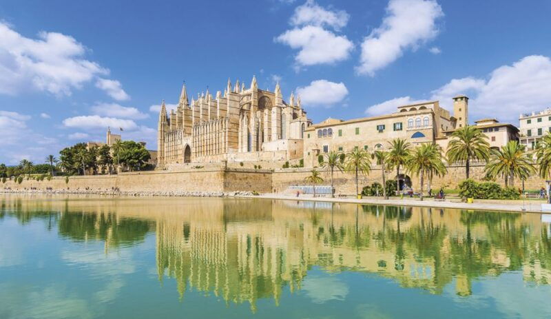palma-de-mallorca-city-walking-tour-with-the-cathedral