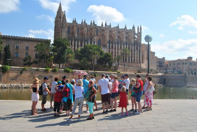 palma-de-mallorca-city-walking-tour-with-the-cathedral