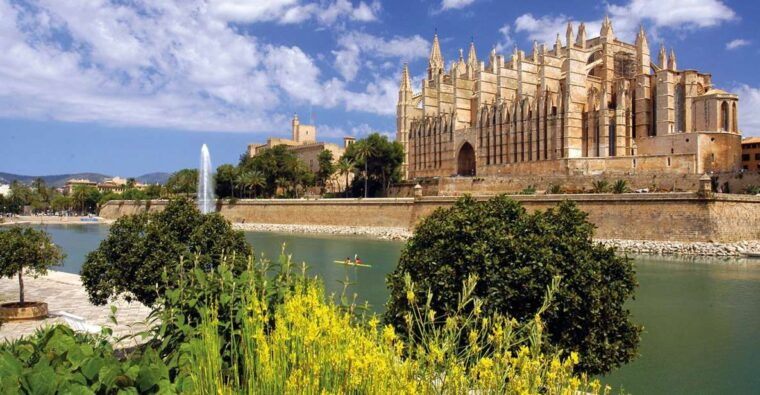 palma-de-mallorca-city-walking-tour-with-the-cathedral