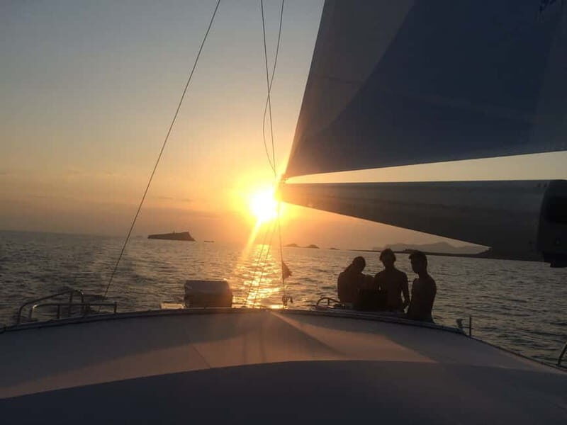 Palma de Mallorca: Deluxe Catamaran Sailing Tour with Meal - FAQs