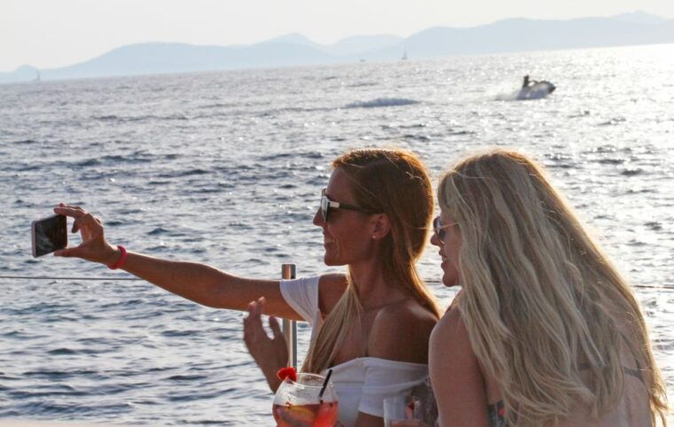 palma-de-mallorca-deluxe-catamaran-sailing-tour-with-meal