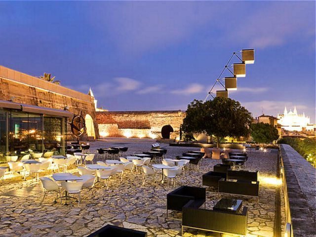palma-de-mallorca-old-town-atmospheric-evening-tour