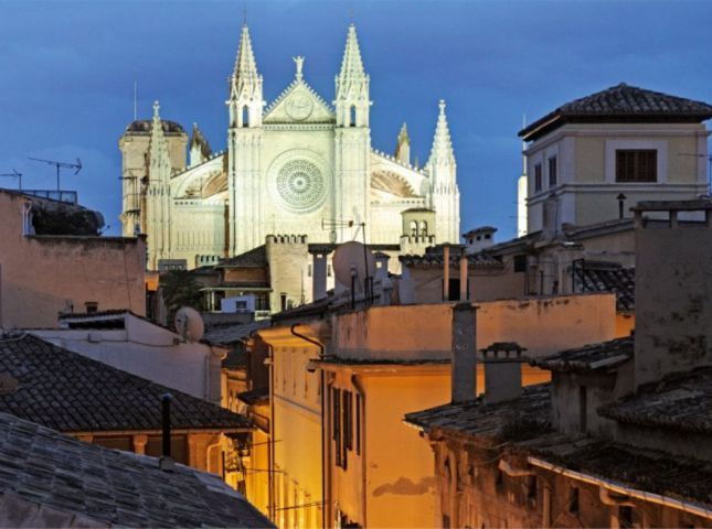 palma-de-mallorca-old-town-atmospheric-evening-tour