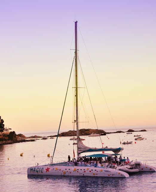 palma-de-mallorca-sunset-sailing-catamaran-trip-with-drink