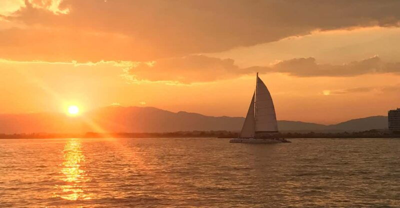 palma-de-mallorca-sunset-sailing-catamaran-trip-with-drink