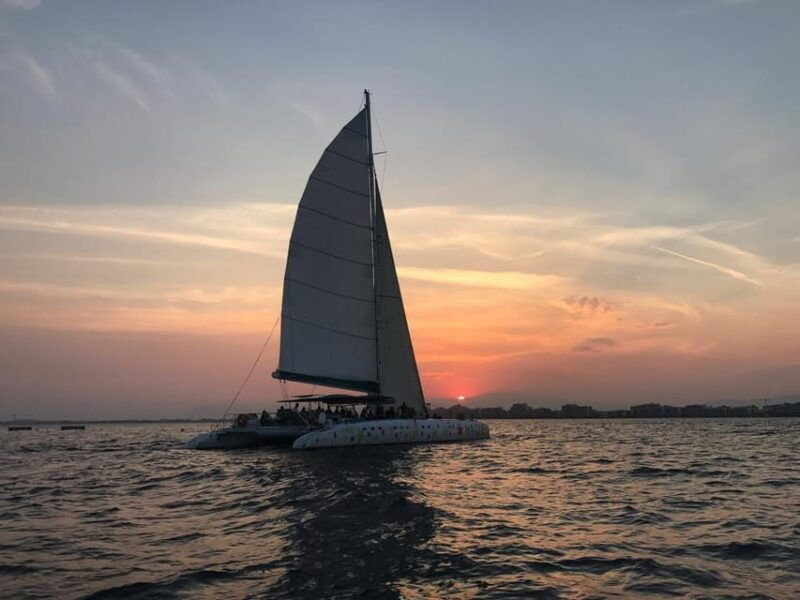 palma-de-mallorca-sunset-sailing-catamaran-trip-with-drink